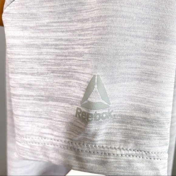 Reebok Girls Spacedye V-Neck Graphic Print “Love More Than Ever” Tee In Grey NEW - Picture 7 of 11